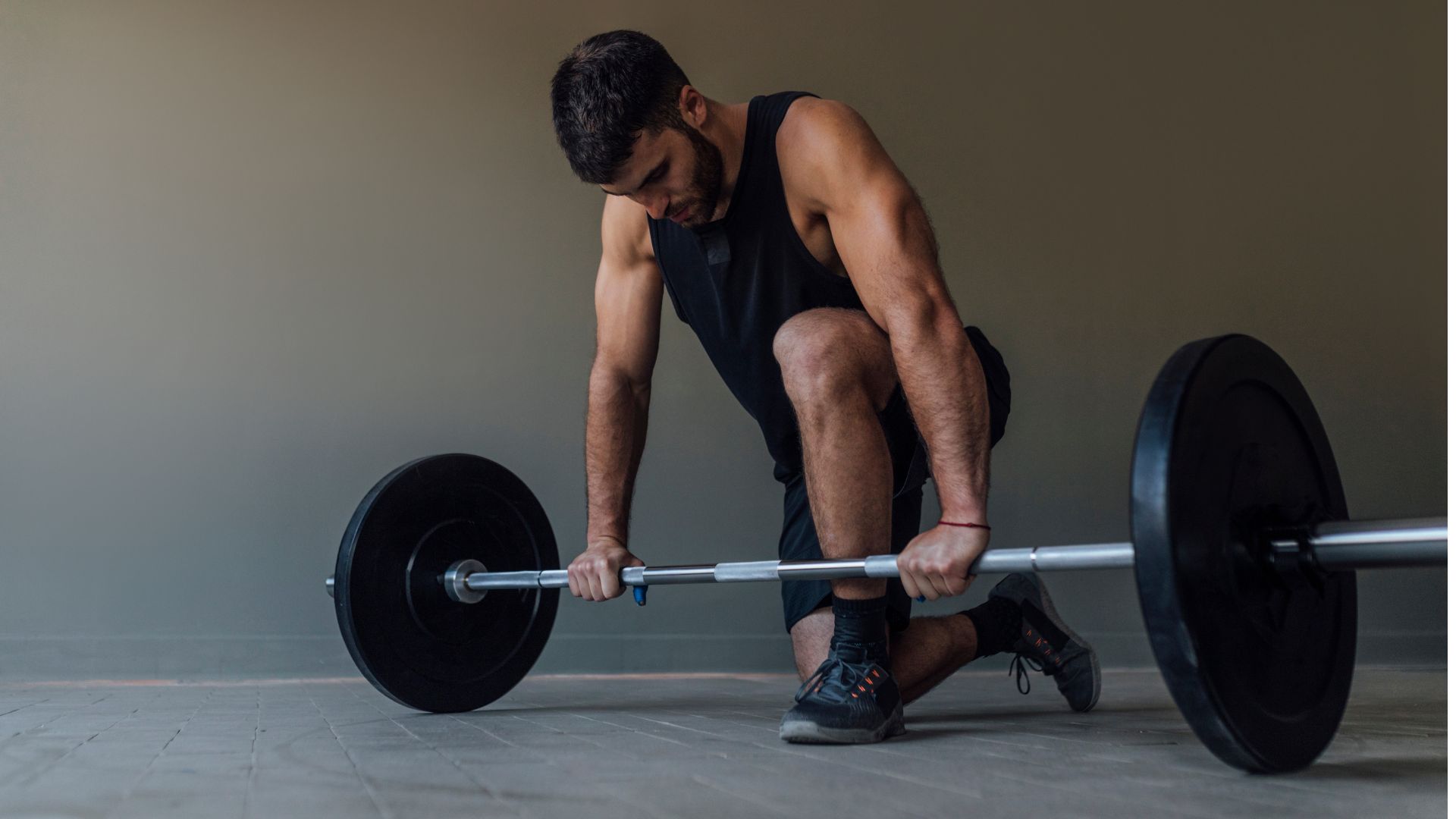 personal-coach-training-female-client-in-fitness-c-2022-01-25-23-25-44-utc (1)